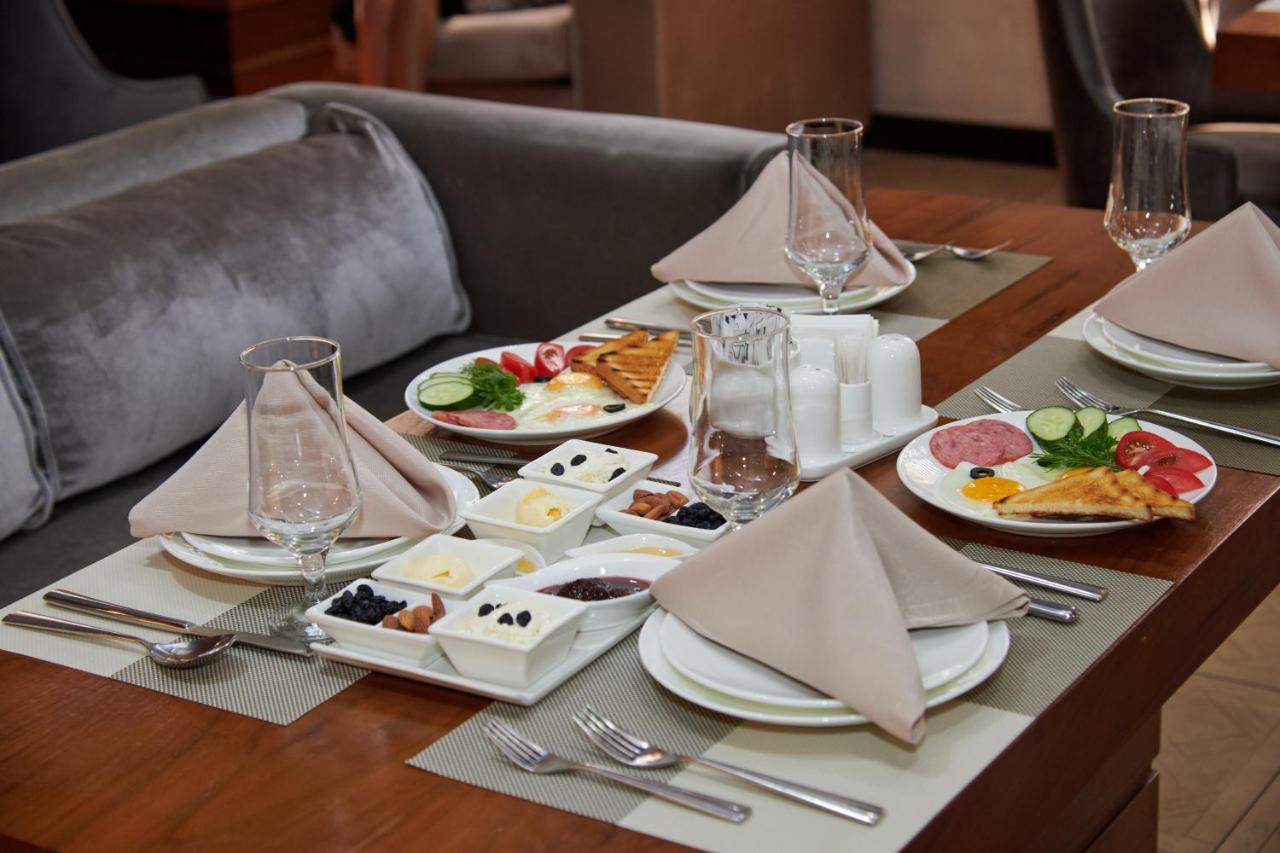 Megapolis Hotel ชุมเกนท์ ภายนอก รูปภาพ