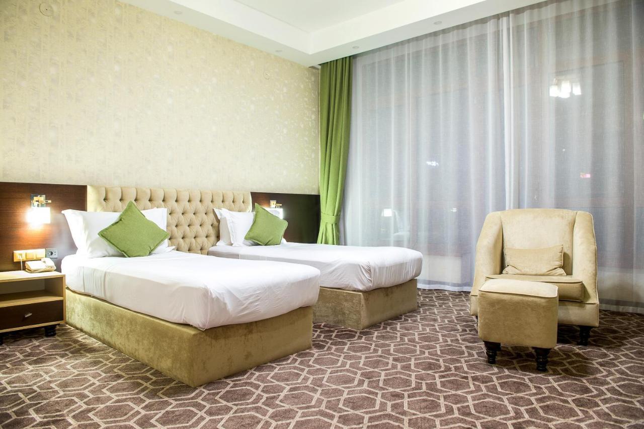Megapolis Hotel ชุมเกนท์ ภายนอก รูปภาพ