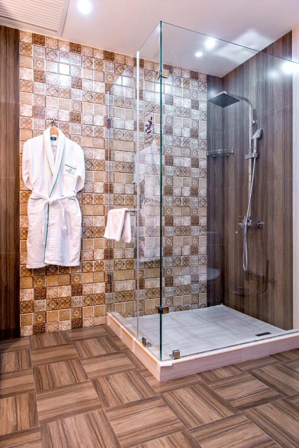 Megapolis Hotel ชุมเกนท์ ภายนอก รูปภาพ