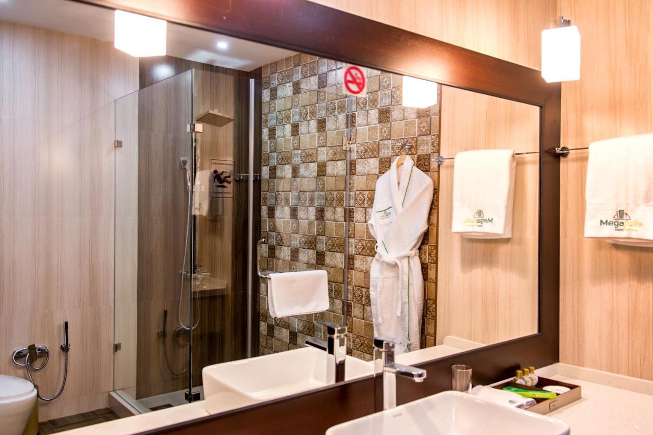 Megapolis Hotel ชุมเกนท์ ภายนอก รูปภาพ