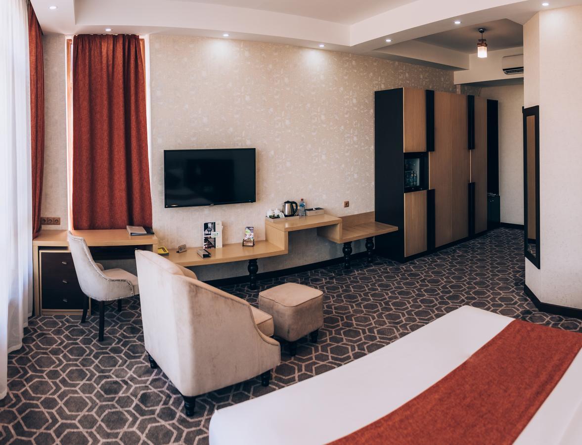 Megapolis Hotel ชุมเกนท์ ภายนอก รูปภาพ