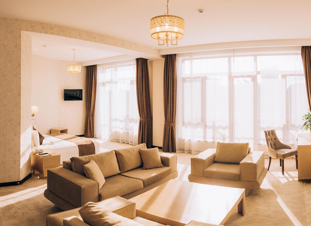 Megapolis Hotel ชุมเกนท์ ภายนอก รูปภาพ