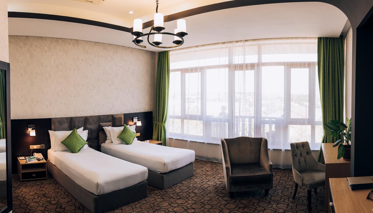 Megapolis Hotel ชุมเกนท์ ภายนอก รูปภาพ