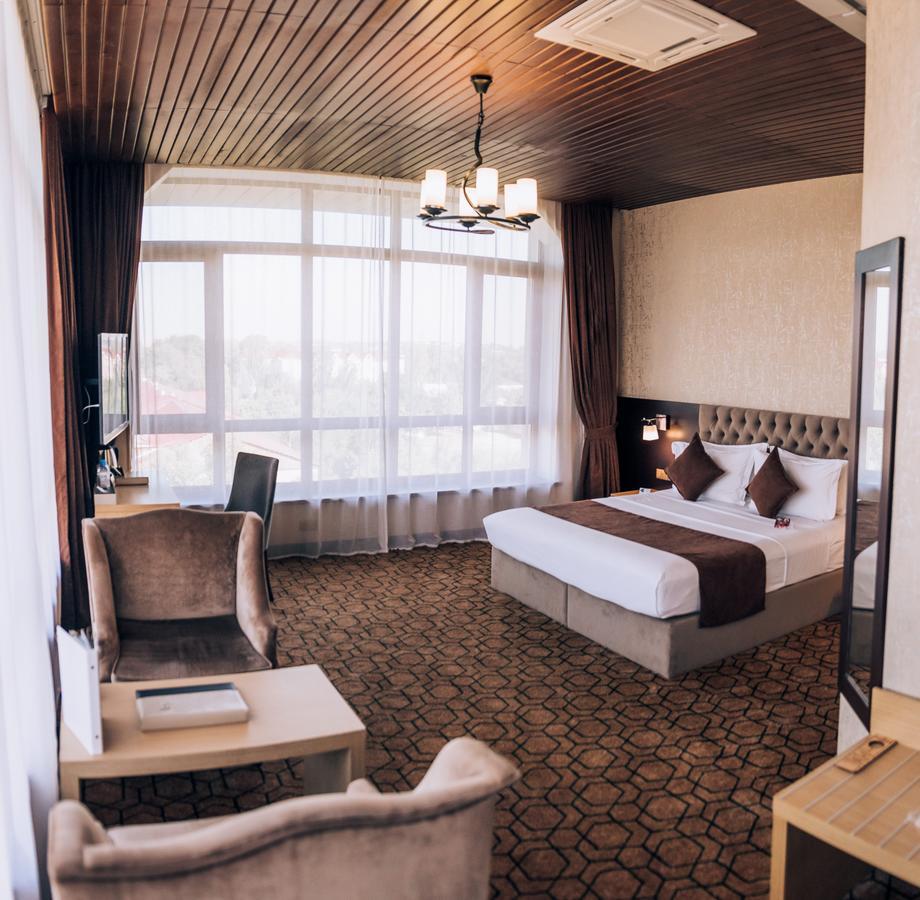 Megapolis Hotel ชุมเกนท์ ภายนอก รูปภาพ