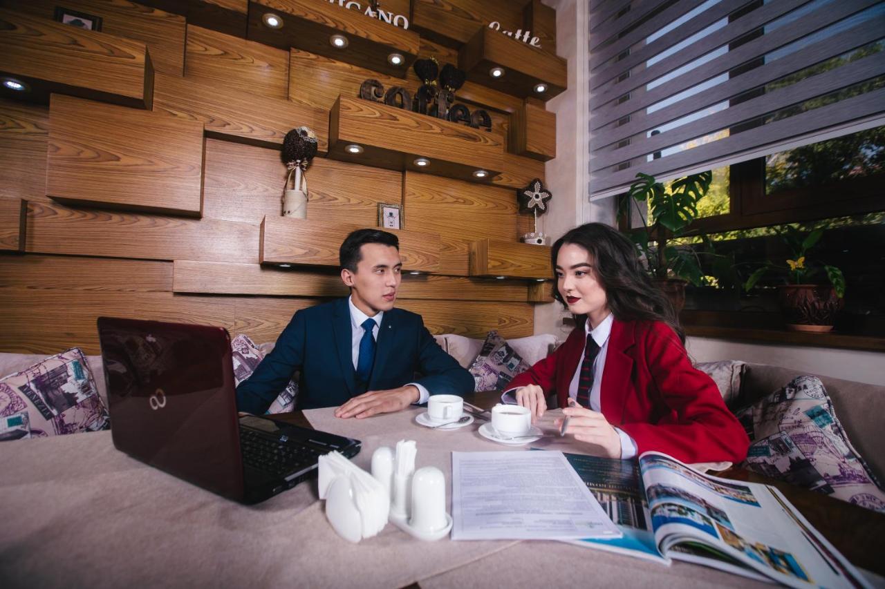 Megapolis Hotel ชุมเกนท์ ภายนอก รูปภาพ