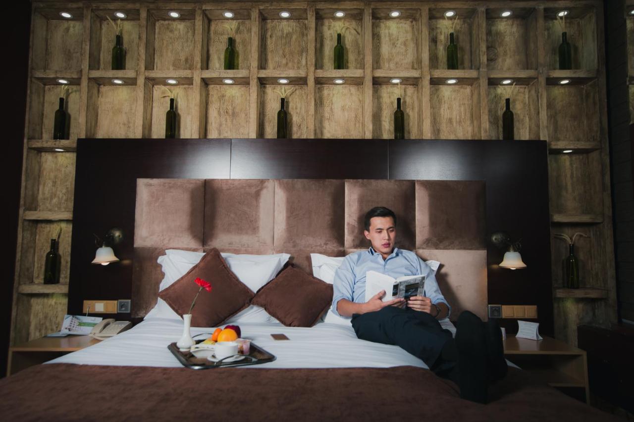 Megapolis Hotel ชุมเกนท์ ภายนอก รูปภาพ