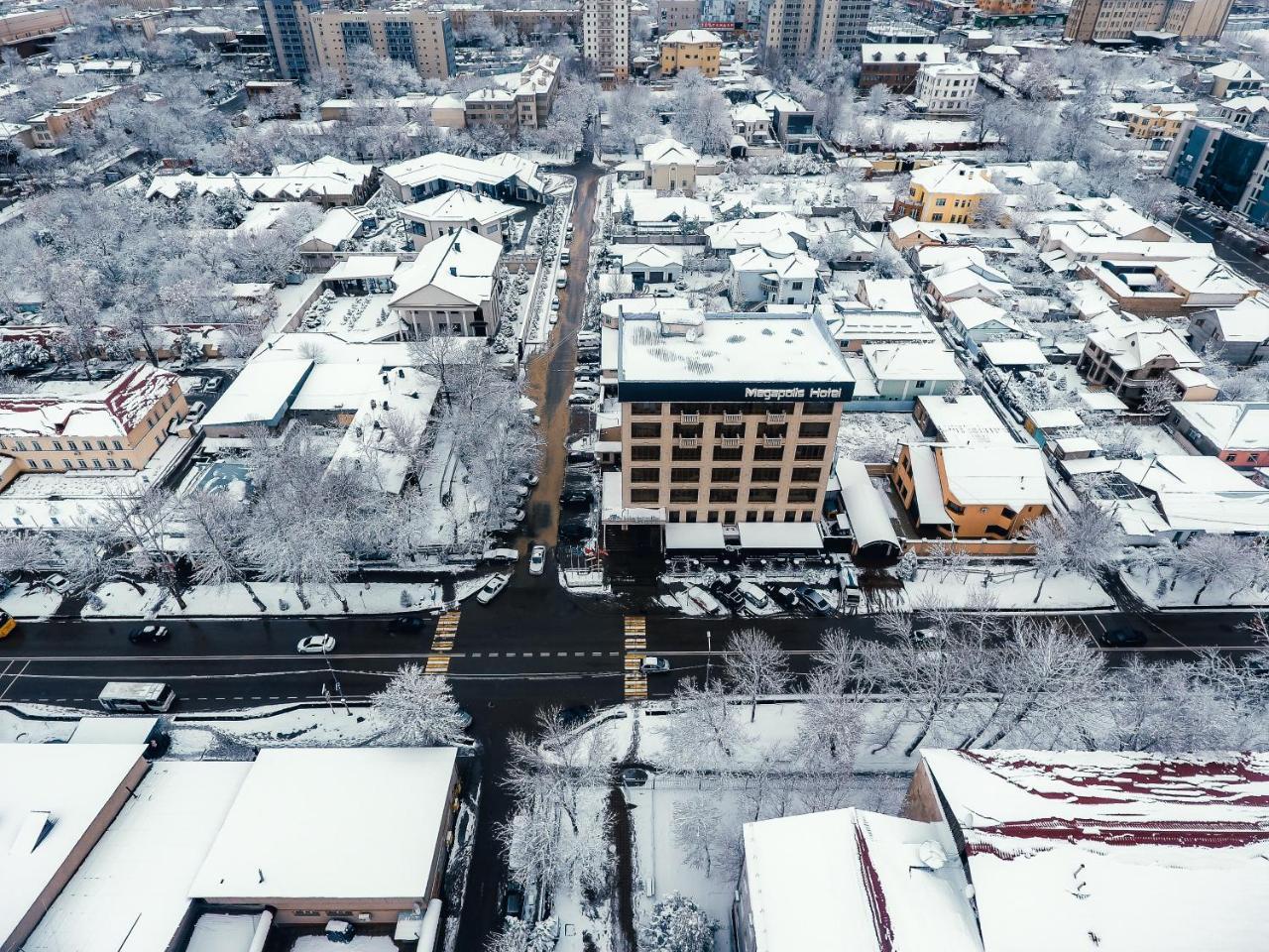 Megapolis Hotel ชุมเกนท์ ภายนอก รูปภาพ