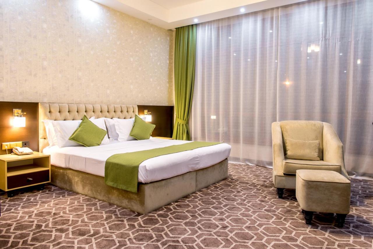 Megapolis Hotel ชุมเกนท์ ภายนอก รูปภาพ