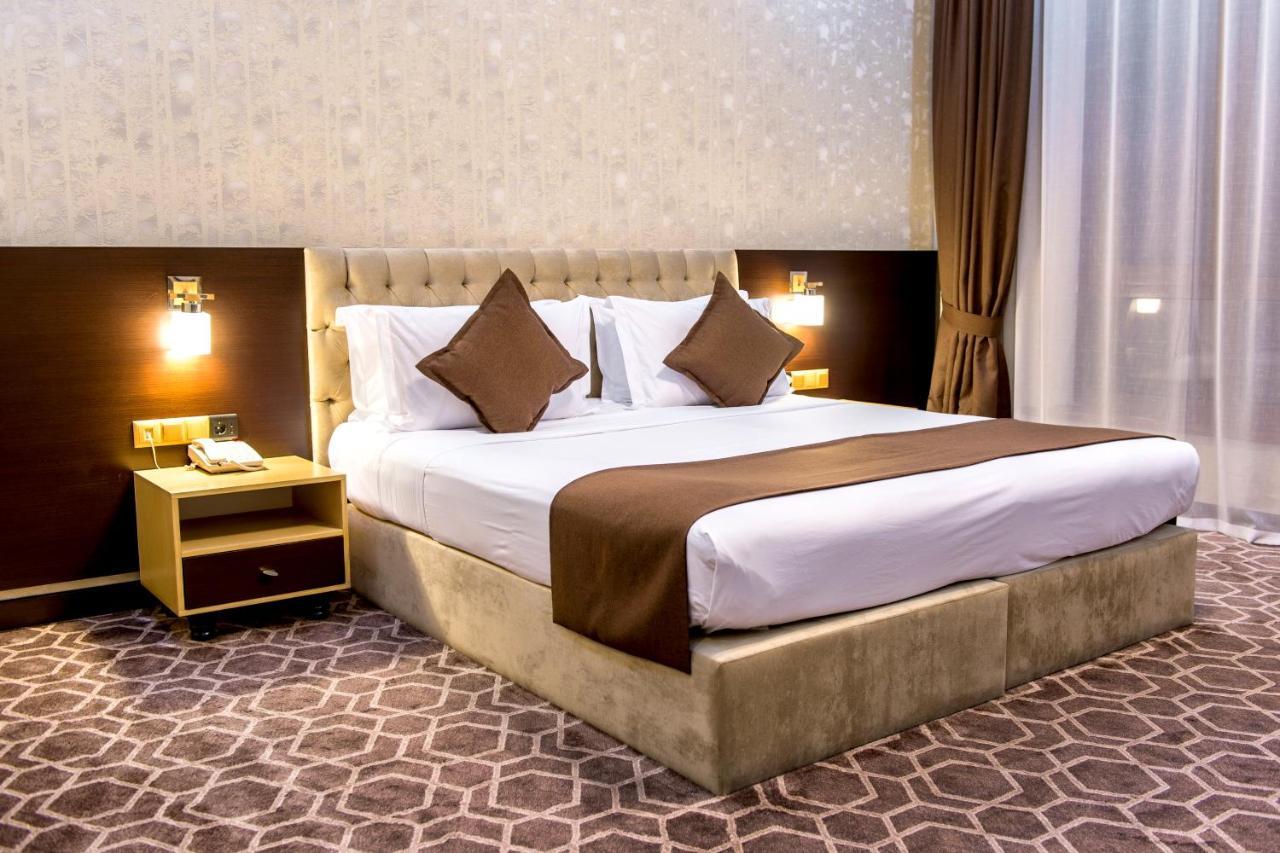 Megapolis Hotel ชุมเกนท์ ภายนอก รูปภาพ