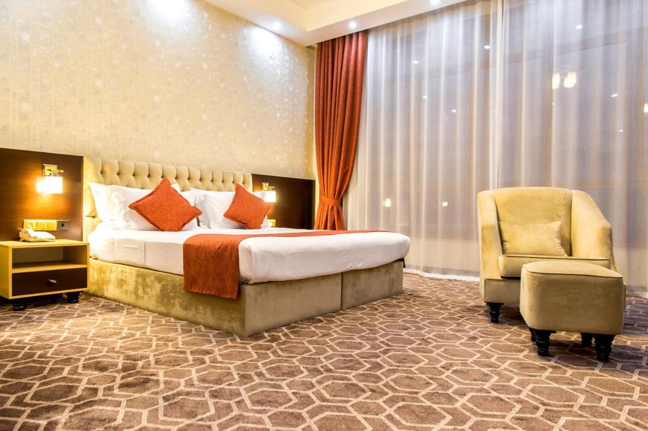 Megapolis Hotel ชุมเกนท์ ภายนอก รูปภาพ